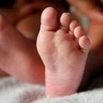 Fakta Dan Kebenaran Soal Bedong Bayi Agar Kakinya Lurus