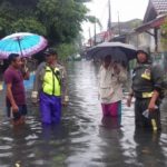 Banjir Cirebon Membawa Sampah Dan Lumpur