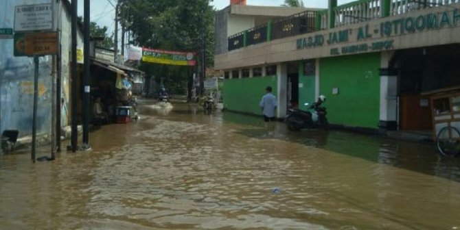 Daerah Pancoran Mas Banjir Meski Tak Hujan