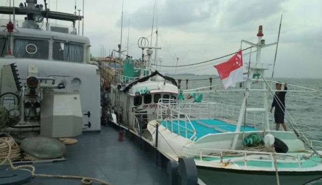 Kapal Keamanan Perbatasan Menangkap Kapal Dengan Bendera Singapura