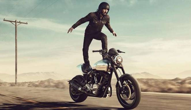 Keanu Reeves Memamerkan Motor Terbarunya Dengan Berkendara Sambil Berdiri