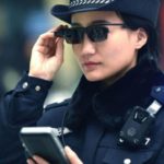 Polisi Tiongkok Mengenakan Kacamata Canggih Untuk Mengatasi Tindak Kriminal