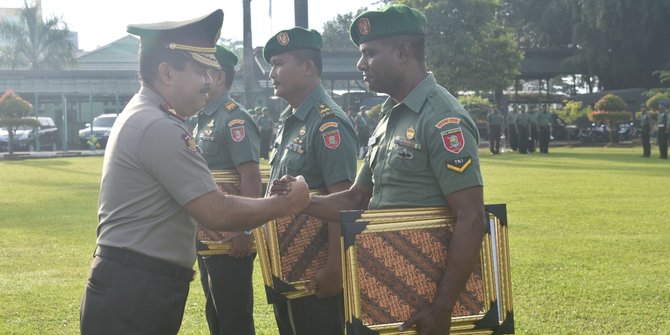 Prajurit TNI Memperoleh Penghargaan Karena Gagalkan Penyelundupan Narkoba