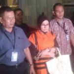 KPK Tahan Tersangka Kasus Suap PN Tangerang