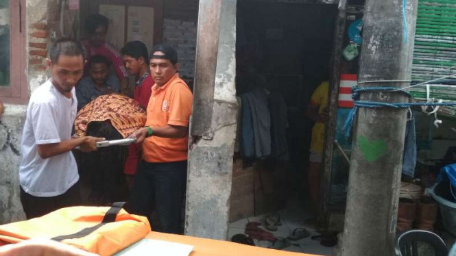 Beberapa Warga Surabaya Diringkus Polisi Karena Miras Oplosan