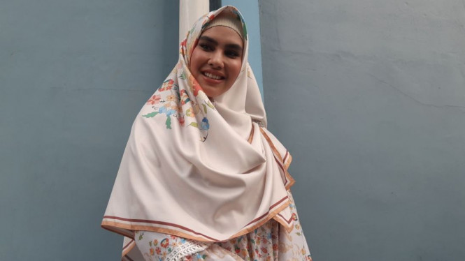 Sambut Bulan Ramadhan Kartika Putri Ajarkan Buah Hati Berpuasa