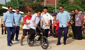 Jusuf Kalla Mencoba Sepeda BMX di Arena Asian Games