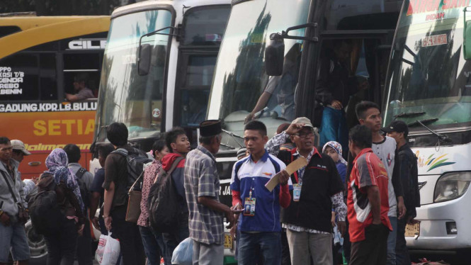 Kemenhub Melepaskan Ratusan Bus Mudik Gratis di Monas