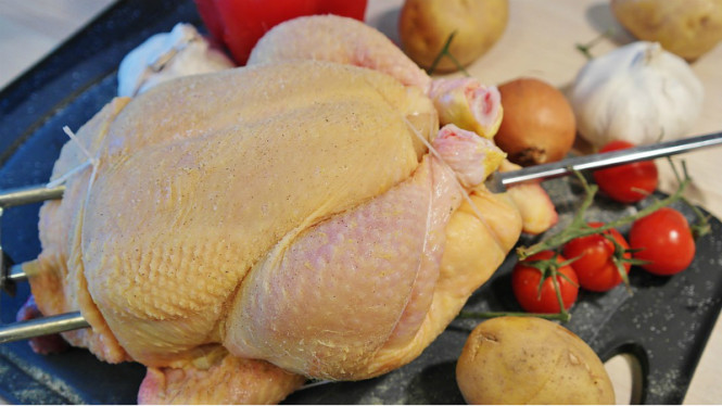 Ada Bahaya Mengintai Jika Cuci Ayam Sebelum Dimasak
