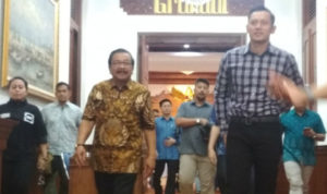 Agus Yudhoyono Menemui Soekarwo Usai Khofifah Menang Pilkada