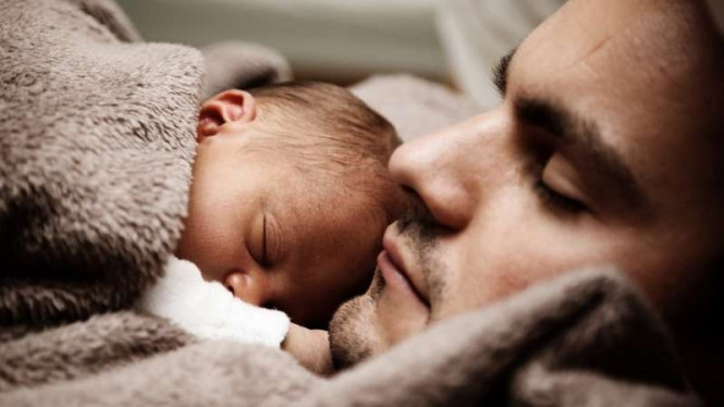 Inilah Waktu Tepat Pisahkan Tidur Bayi Dengan Orang Tua