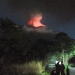 Lontaran Lava Pijar Gunung Agung Membakar Hutan Sekitar Gunung
