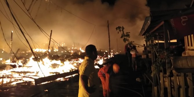 Puluhan Rumah Di Pemukiman Berbas Pantai Bontang Terbakar