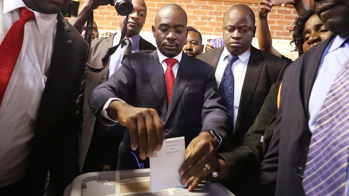 Warga Zimbabwe memilih dalam pemilihan pertama tanpa Robert Mugabe di kertas suara
