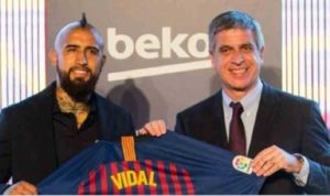 Barcelona Akan Wariskan Nomor Iniesta Untuk Arturo Vidal