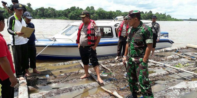 Polisi Amankan Kapal Bermuatan Kayu Ilegal Di Riau