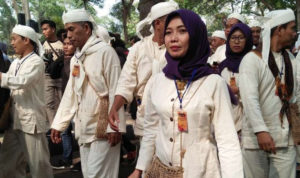 Pakaian Baduy Dalam Dijadikan Simbol Kampanye Perdamaian