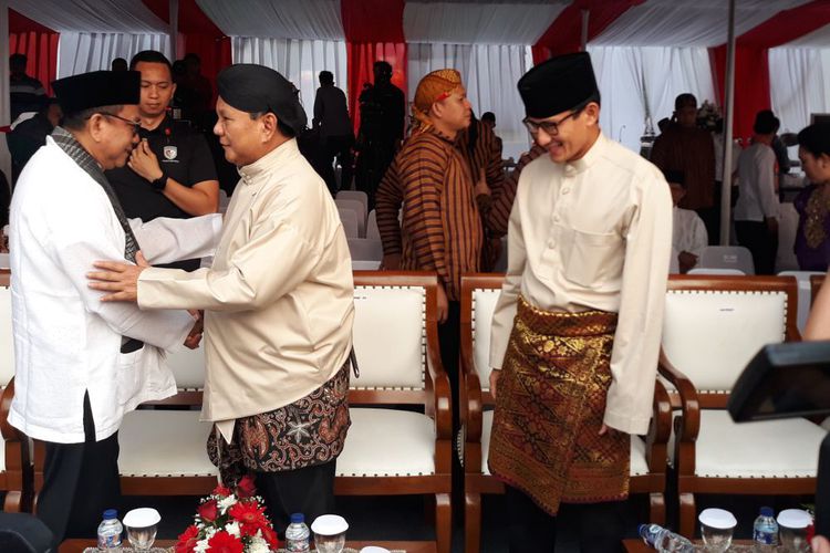 Prabowo Kenakan Baju Adat Jawa Saat Deklarasi Damai