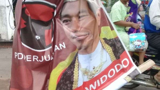 Heboh Poster Jokowi Menggunakan Pakaian Jawa