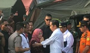 Keluarga Korban Pesawat JT 610 Menangis Di Depan Jokowi