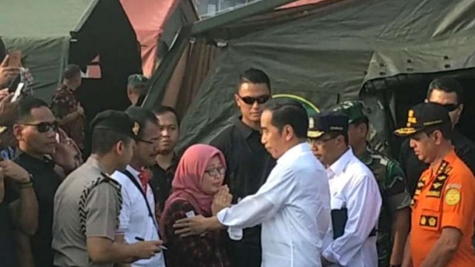 Keluarga Korban Pesawat JT 610 Menangis Di Depan Jokowi