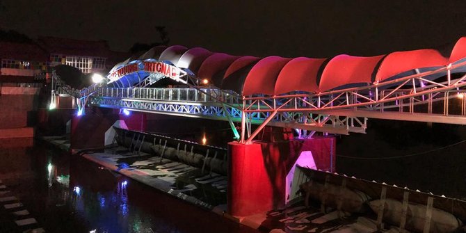 Jembatan Kaca Kota Solo Menjadi Ikon Wisata Baru