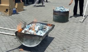 Puluhan Ribu KTP Elektronik Tidak Terpakai Di Solo Dibakar