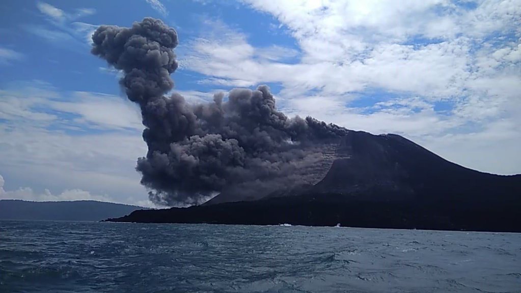 Tinggi Anak Krakatau Menyusut 110 Meter