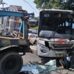 Hindari Pemotor Bus Mira Menabrak Pohon Di Kartasura Sukoharjo