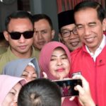Jokowi Meninjau Program Mekaar Di Garut