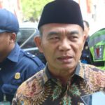 Mendikbud Minta Sekolah Setop Sementara Rekrut Guru Honorer