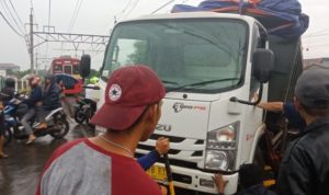Perjalanan KRL Bogor Sempat Terganggu Karena Truk Anjlok Di Citayam