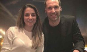 Petr Cech Mentraktir Makan Tim Perempuan Arsenal