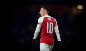 Arsenal Serba Salah Apabila Tetap Tahan Ozil di Emirates Stadium