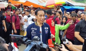 Jokowi Mengatakan Harga Pangan Stabil saat Kunjungi Pasar di Kendari