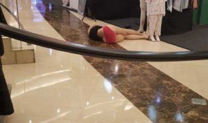 Seorang Mahasiswa Lompat Dari Lantai 4 Emporium Pluit Mall